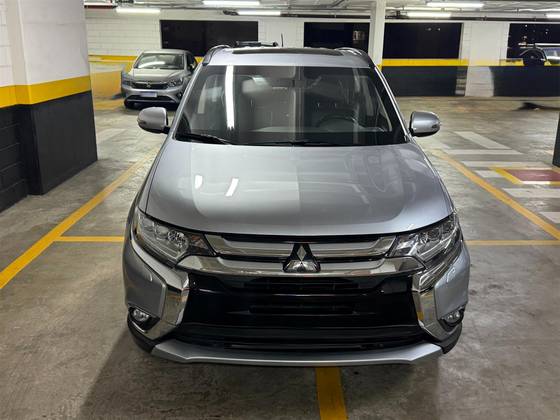 MITSUBISHI OUTLANDER 3.0 GT 4X4 V6 24V GASOLINA 4P AUTOMÁTICO MITSUBISHI OUTLANDER 3.0 GT 4X4 V6 24V GASOLINA 4P AUTOMÁTICO